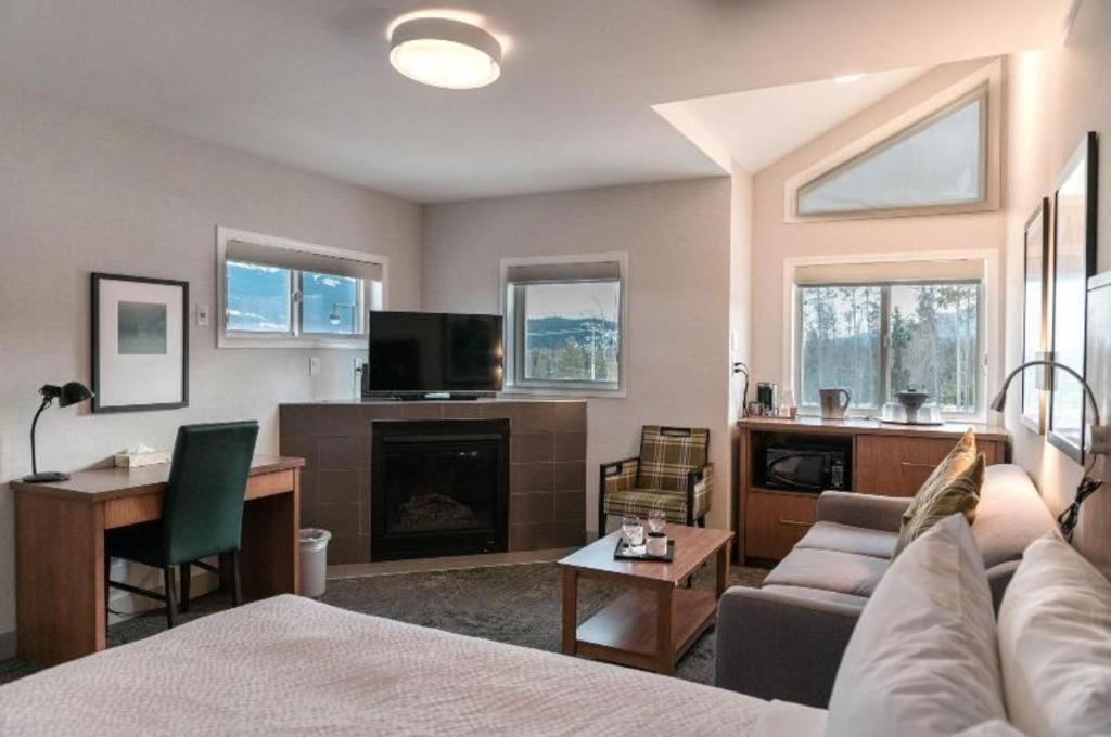 Mount Robson Hotel 2*