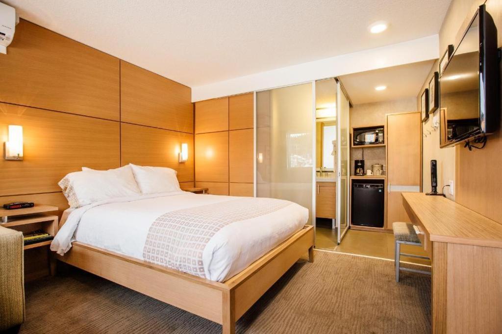 Mount Robson Hotel 2*