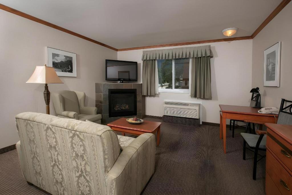 Hotel Mount Robson 2*